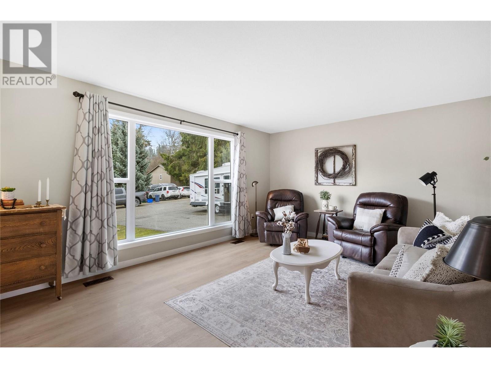 271 28 Street Ne, Salmon Arm, British Columbia  V1E 1Z8 - Photo 52 - 10340089