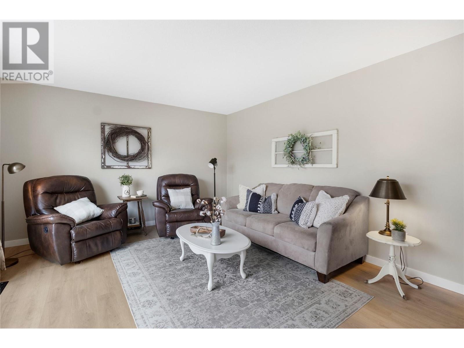 Property at 271 28 Street NE image 1