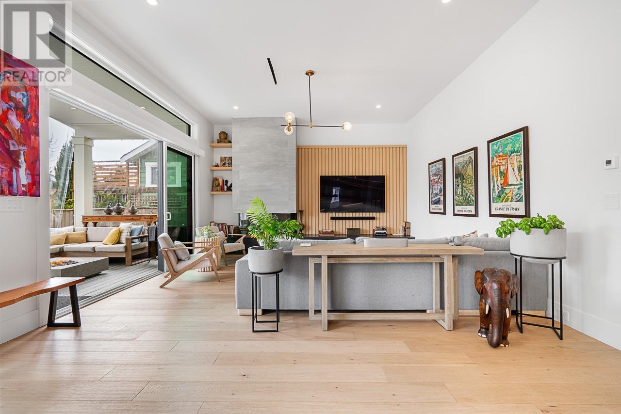 Property at 1024 LONDON STREET image 3