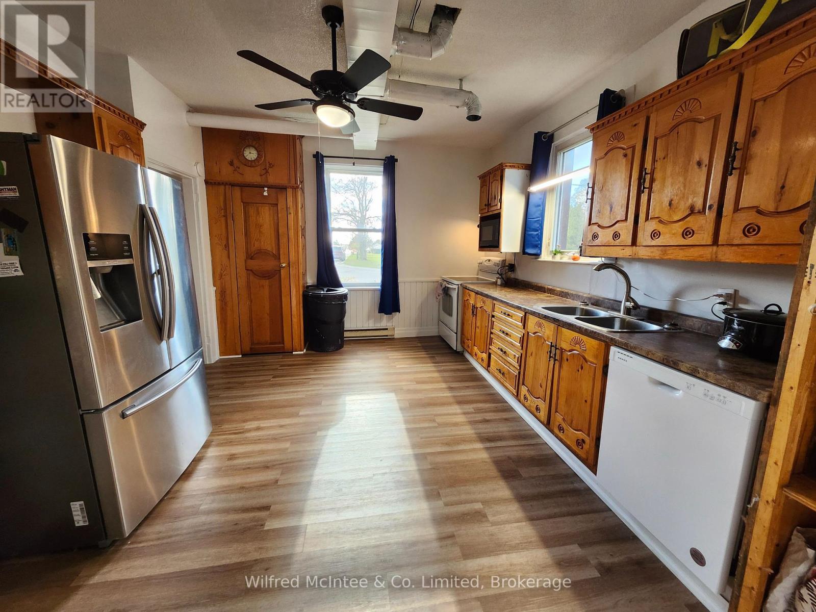 Property at 587 GOUGH STREET image 2