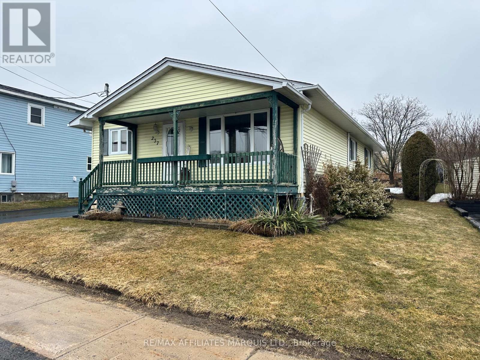 Property at 237 BISHOP STREET S image 3