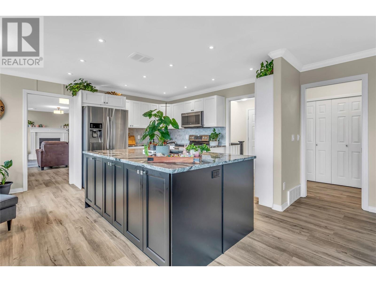 Property at 880 Ackerman Court image 3