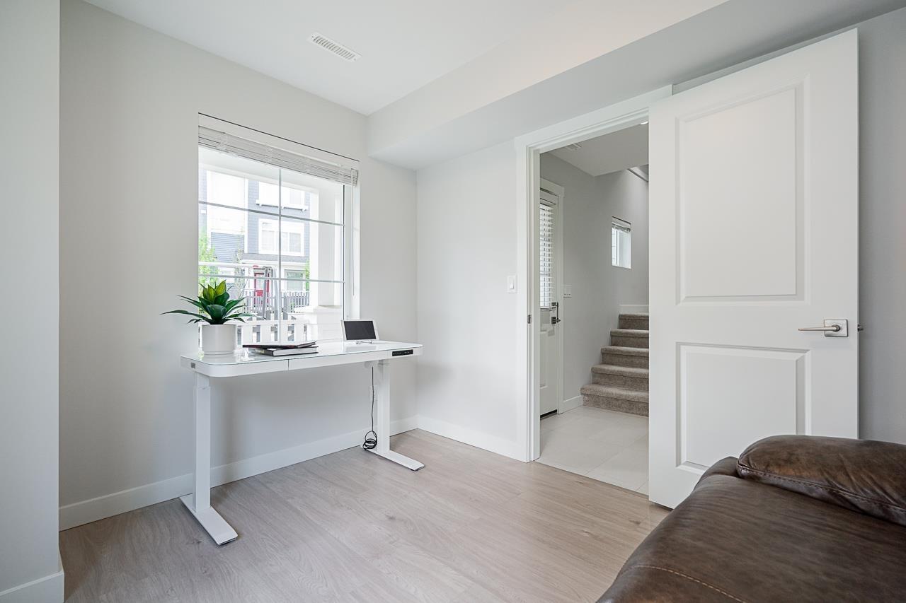Property at 121 20180 84 AVENUE image 4