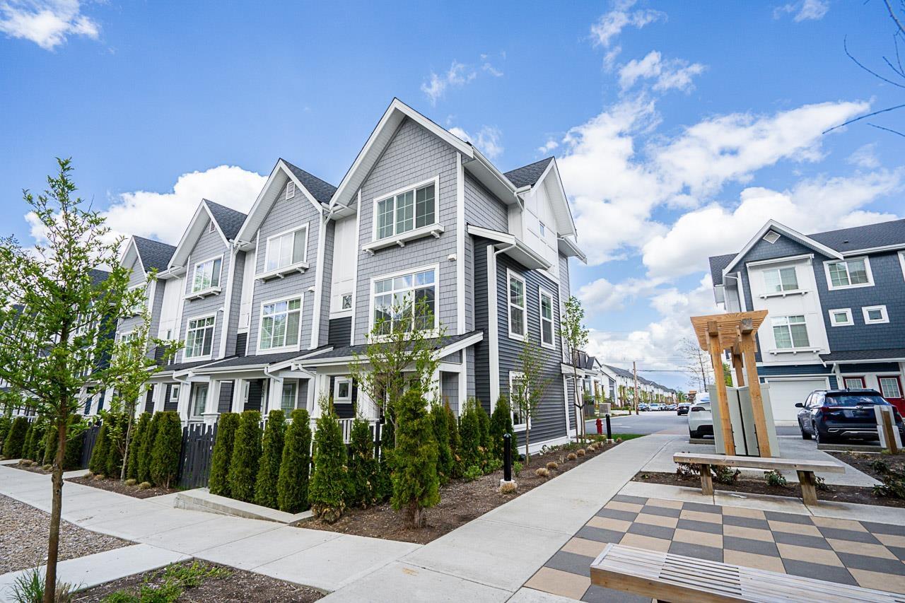 Property at 121 20180 84 AVENUE image 3