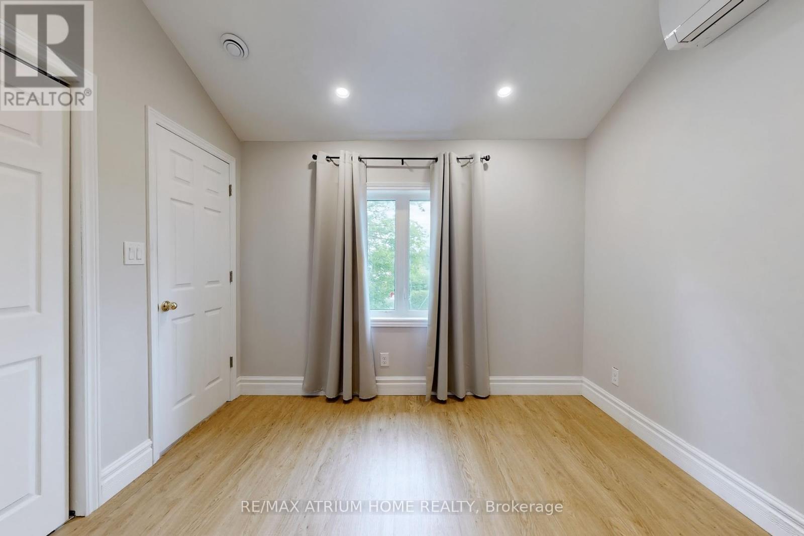 1242 Alexandra Avenue, Mississauga, Ontario  L5E 2A5 - Photo 10 - W12055226