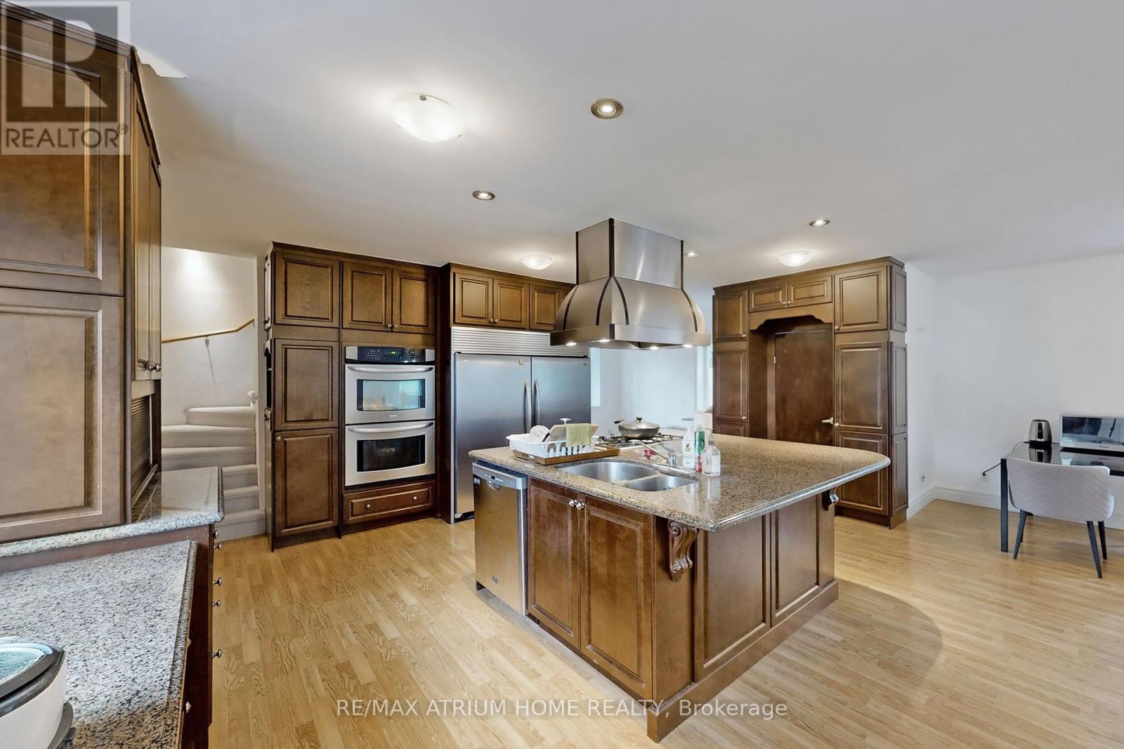 Property at 1242 ALEXANDRA AVENUE image 3