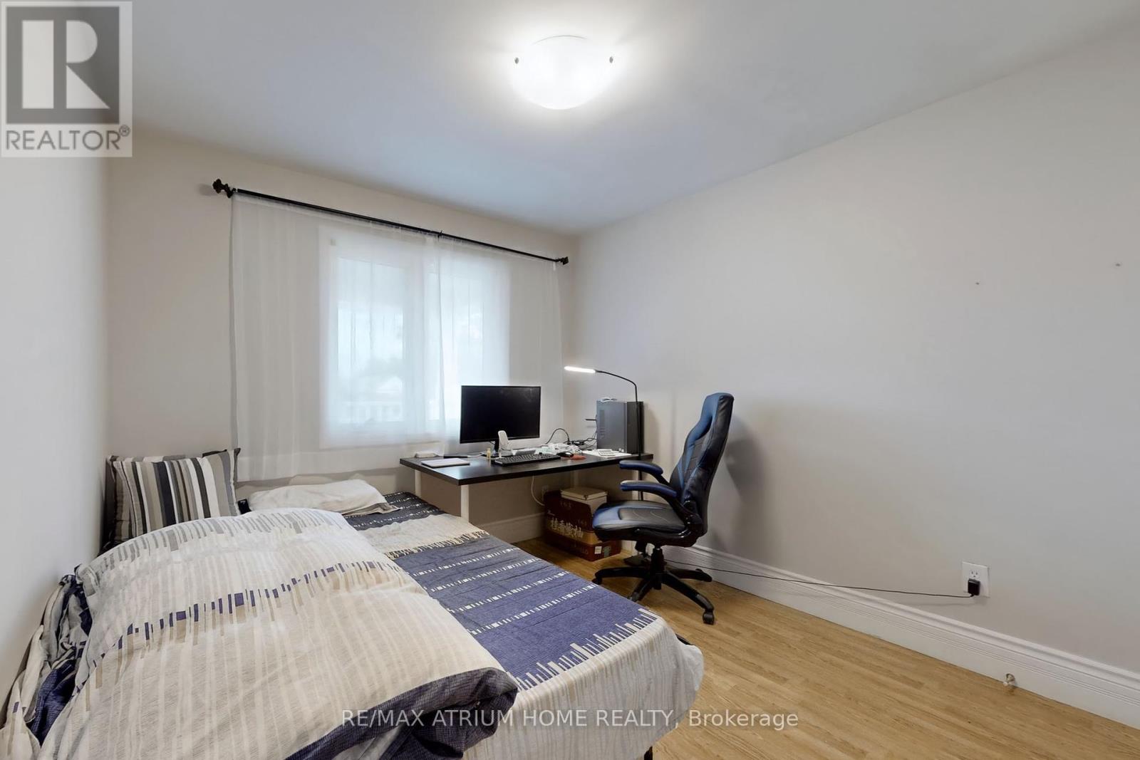 1242 Alexandra Avenue, Mississauga, Ontario  L5E 2A5 - Photo 9 - W12055226
