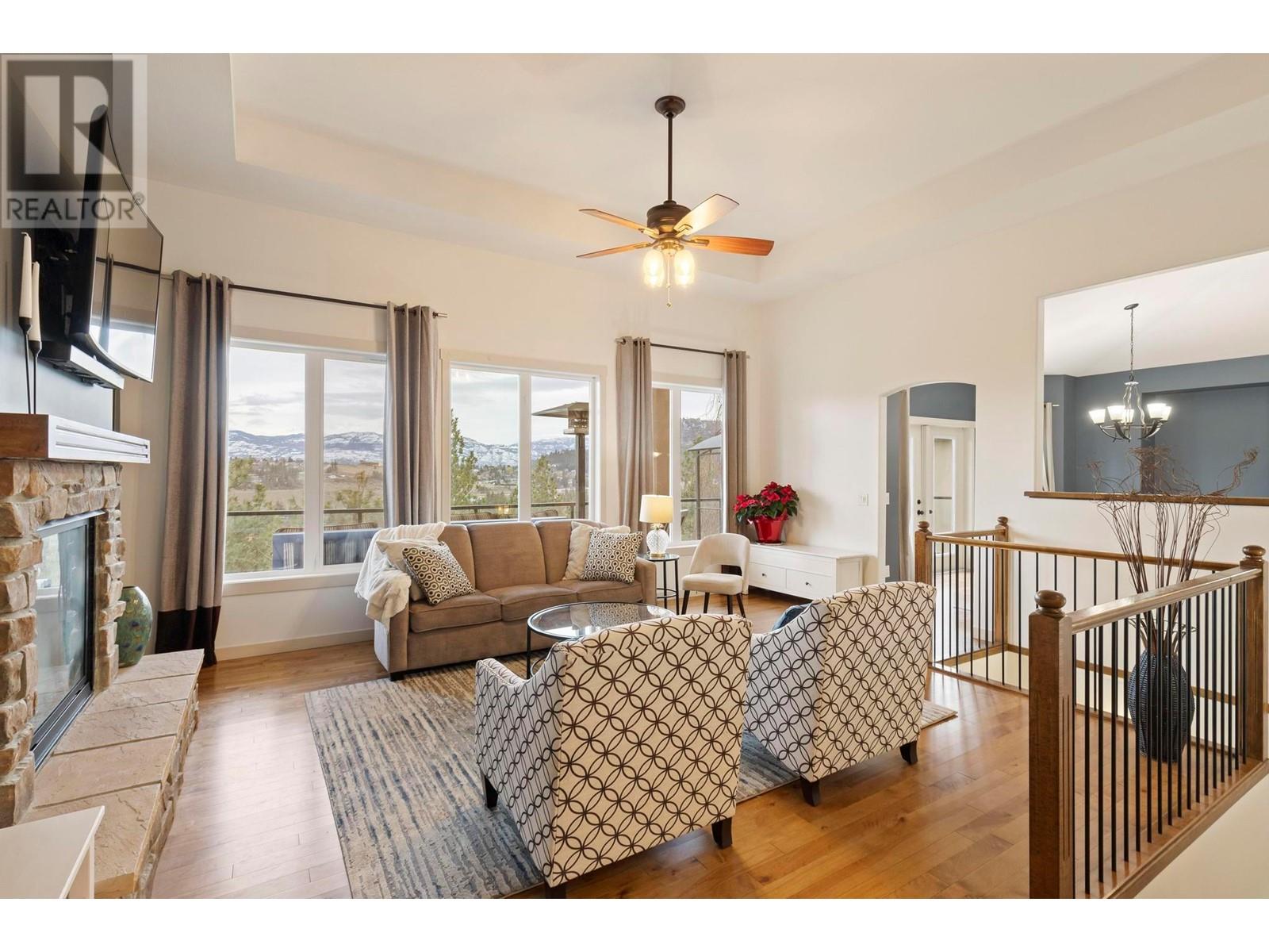 Property at 1070 Aurora Heights image 2