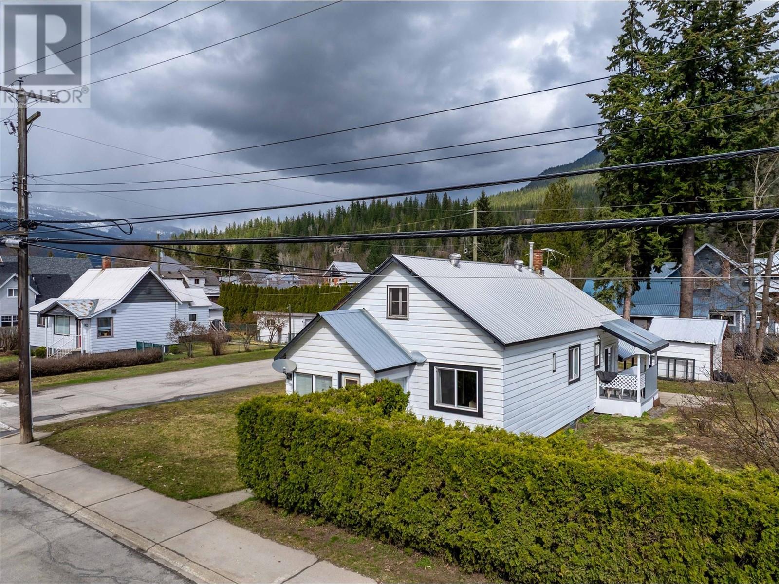 Property at 820 Third Street W image 3