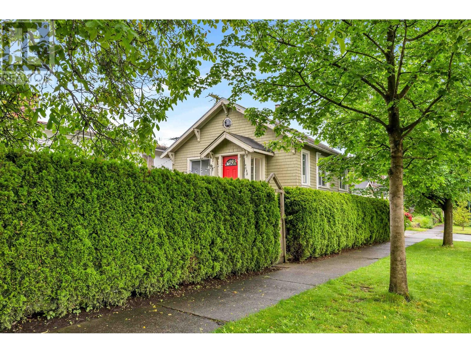 Listing Picture 2 of 22 : 4605 FRASER STREET, Vancouver / 溫哥華 - 魯藝地產 Yvonne Lu Group - MLS Medallion Club Member