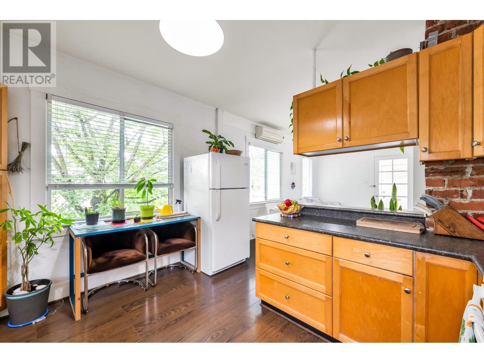 Listing Picture 8 of 22 : 4605 FRASER STREET, Vancouver / 溫哥華 - 魯藝地產 Yvonne Lu Group - MLS Medallion Club Member