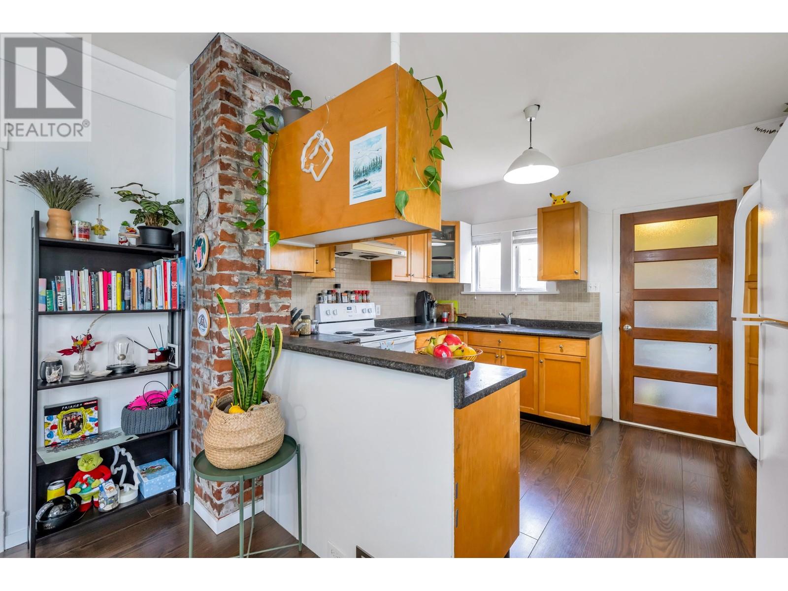 Listing Picture 7 of 22 : 4605 FRASER STREET, Vancouver / 溫哥華 - 魯藝地產 Yvonne Lu Group - MLS Medallion Club Member