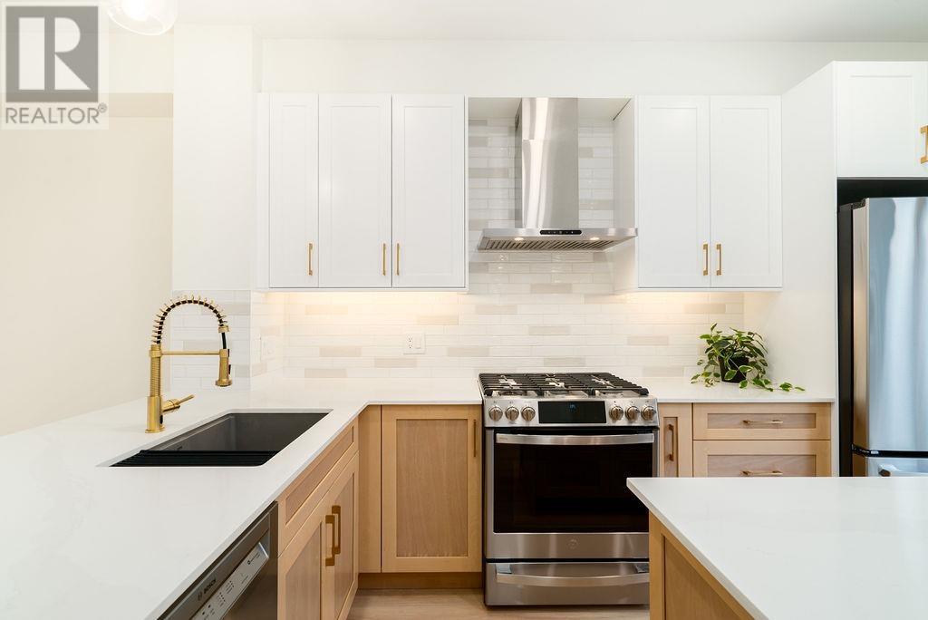 100 100 KLAHANIE DRIVE, port moody, British Columbia