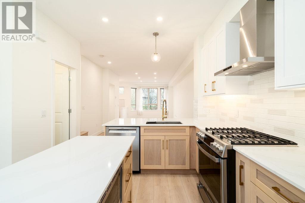 100 100 Klahanie Drive, Port Moody, British Columbia  V3H 5K3 - Photo 5 - R2984814