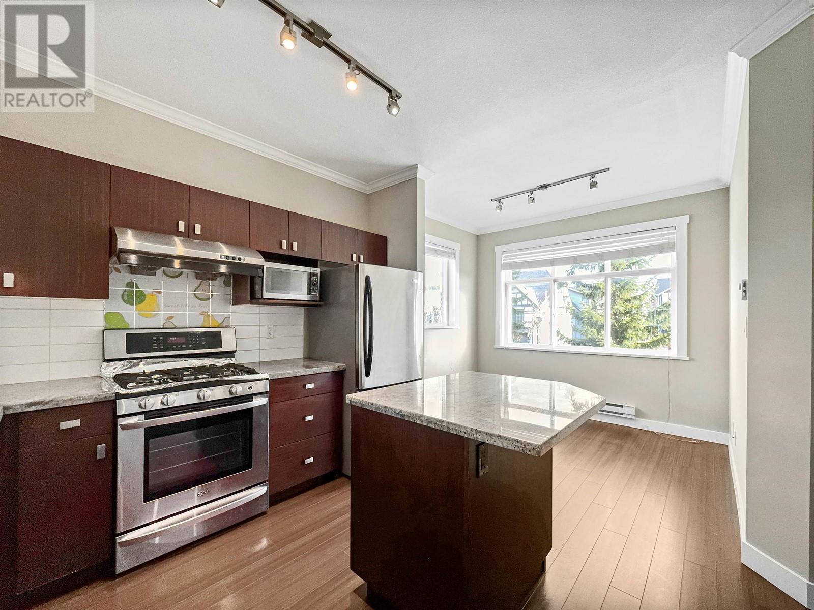Property at 18 7771 BRIDGE STREET image 1