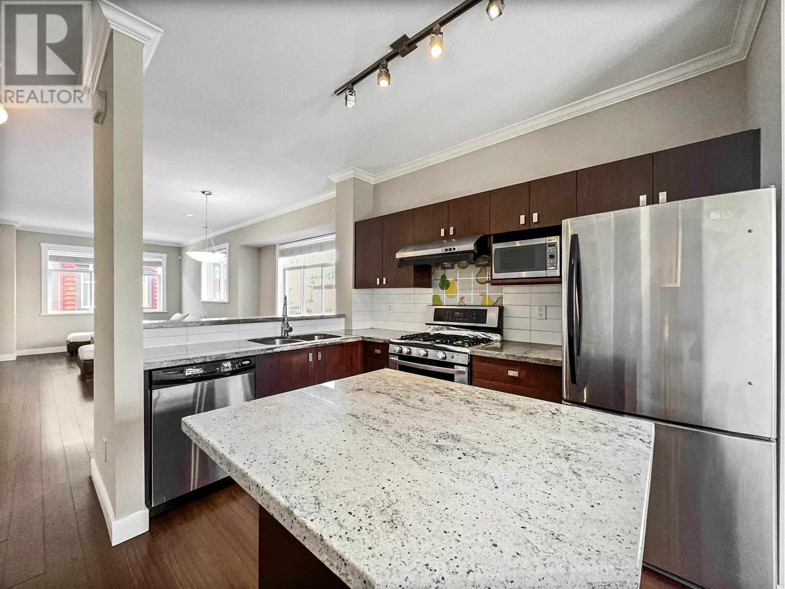 Property at 18 7771 BRIDGE STREET image 3