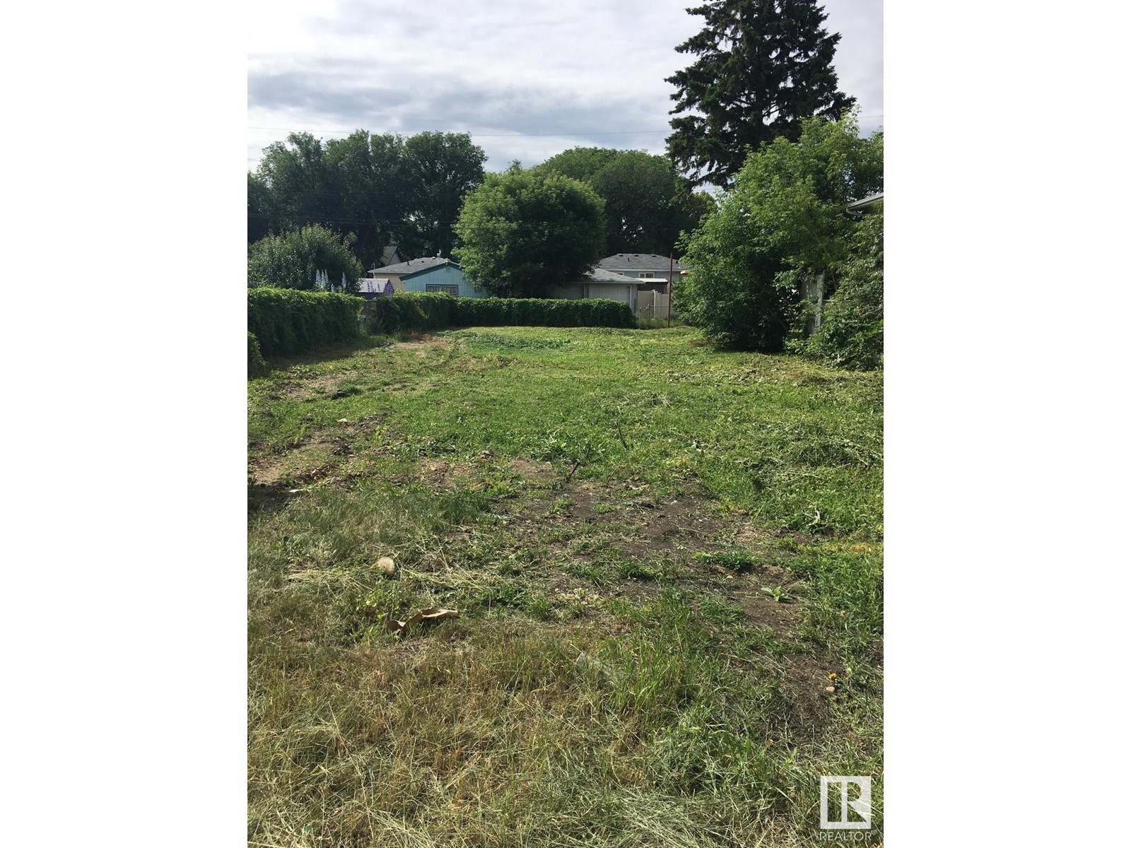 Property at 3635 114 AV NW image 4