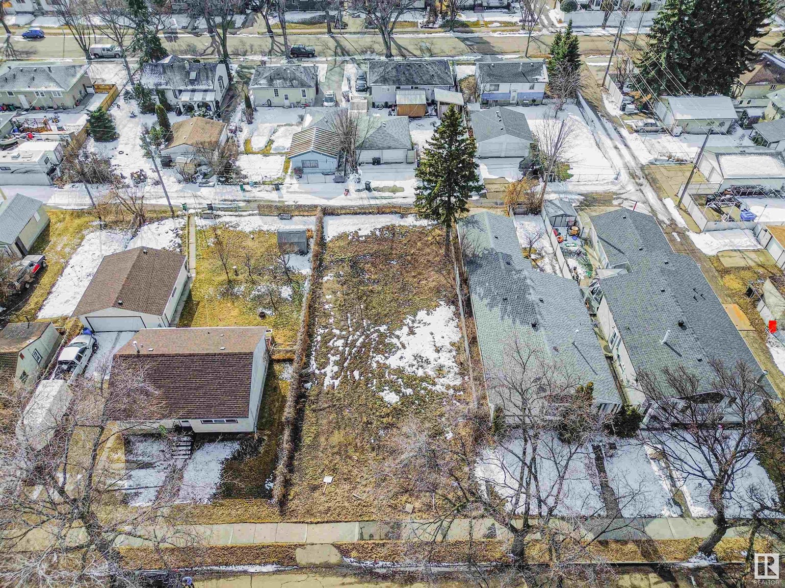Property at 3639 114 AV NW image 1