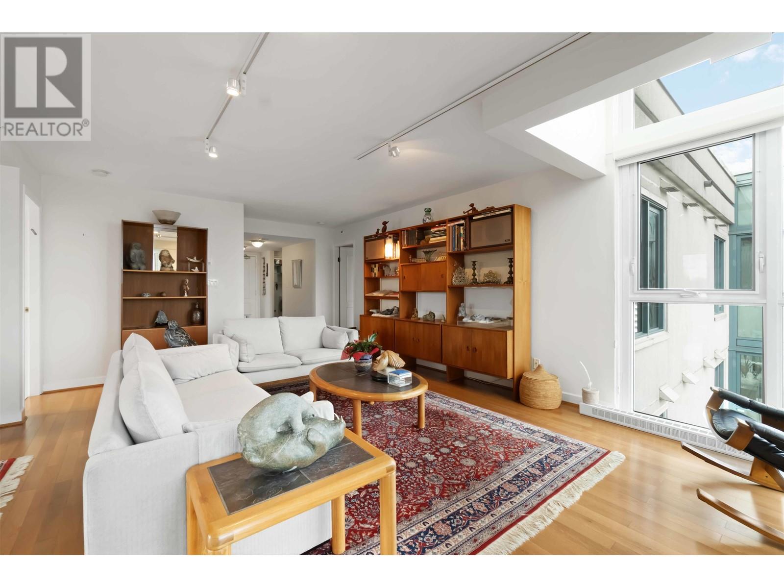 Property at PH2B 2988 ALDER STREET image 2