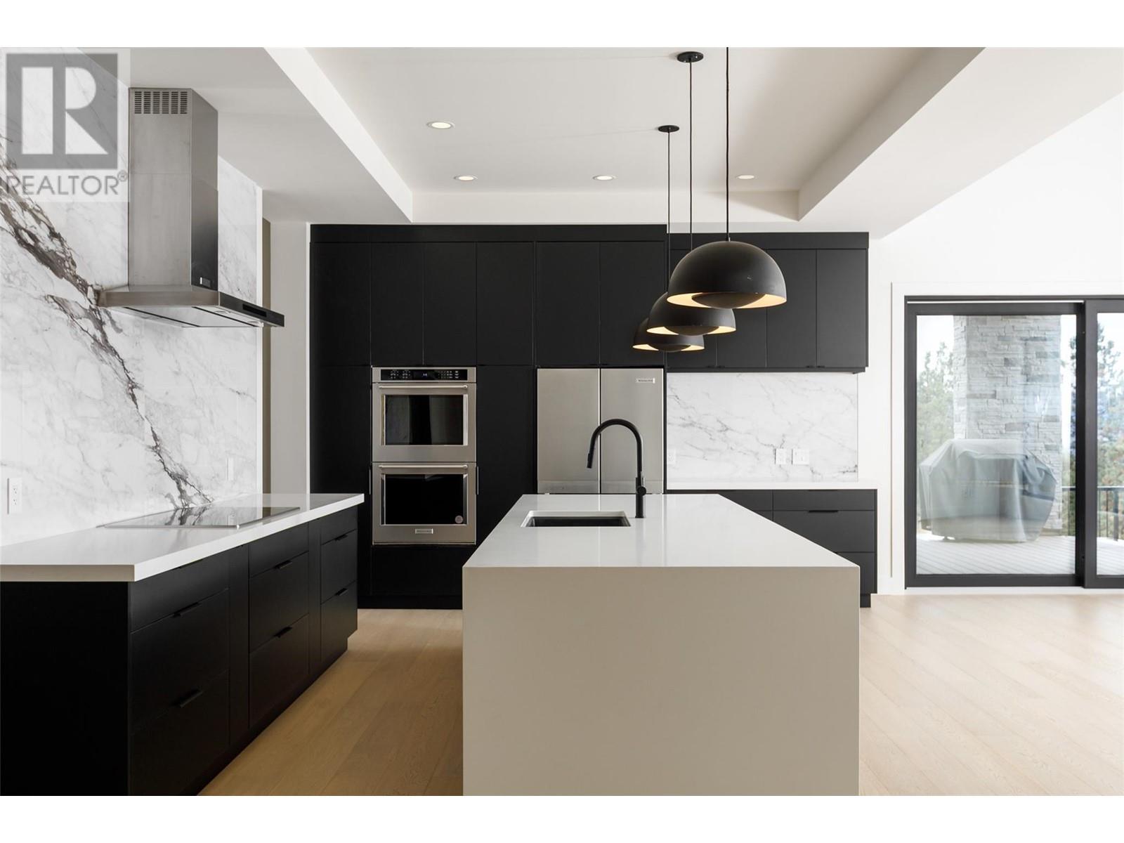 Property at 130 Flagstone Rise image 2