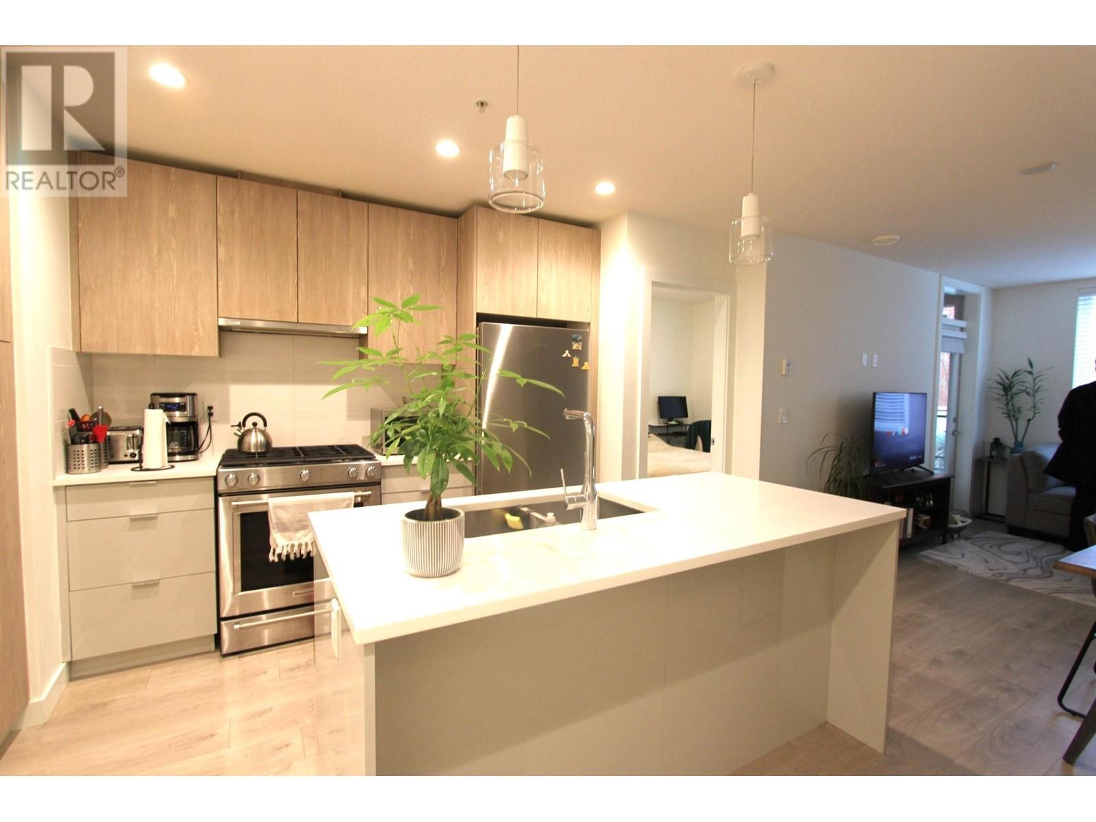 219 108 E 8th Street, North Vancouver, British Columbia  V7L 0H1 - Photo 4 - R2984758