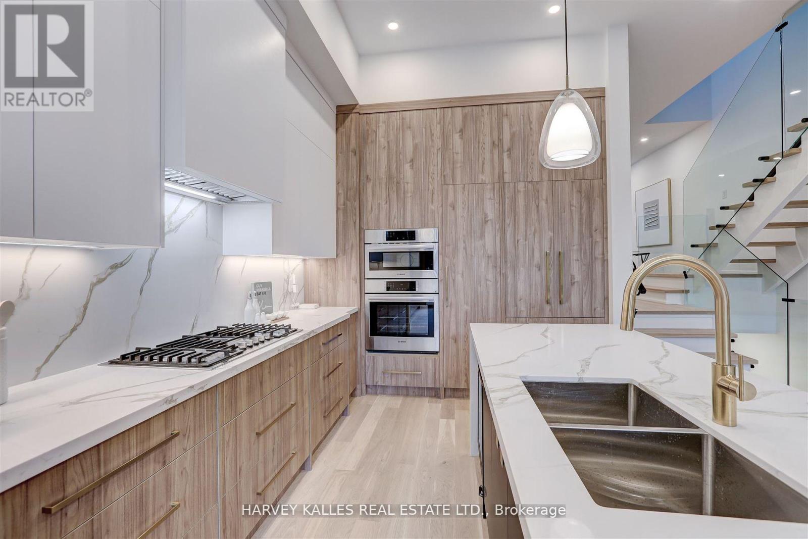 7b Bracebridge Avenue, Toronto, Ontario  M4C 2X6 - Photo 21 - E12055329