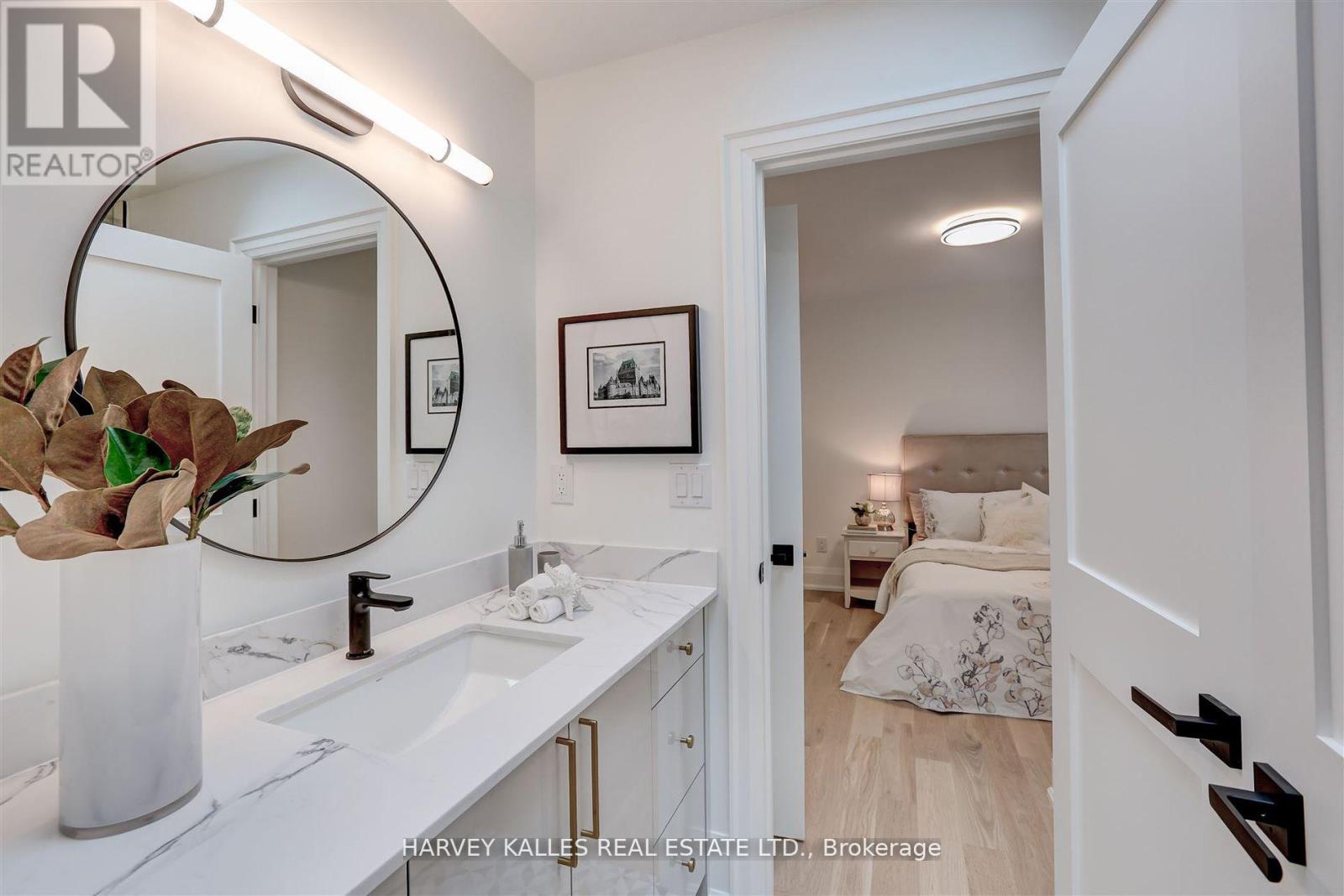7b Bracebridge Avenue, Toronto, Ontario  M4C 2X6 - Photo 37 - E12055329