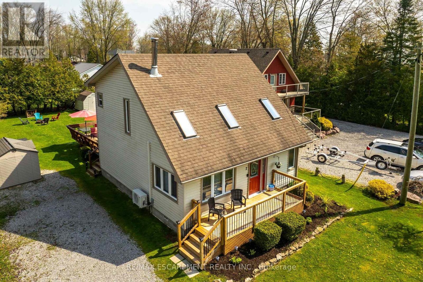7 Landon Street, Norfolk, Ontario  N0E 1T0 - Photo 3 - X12055316