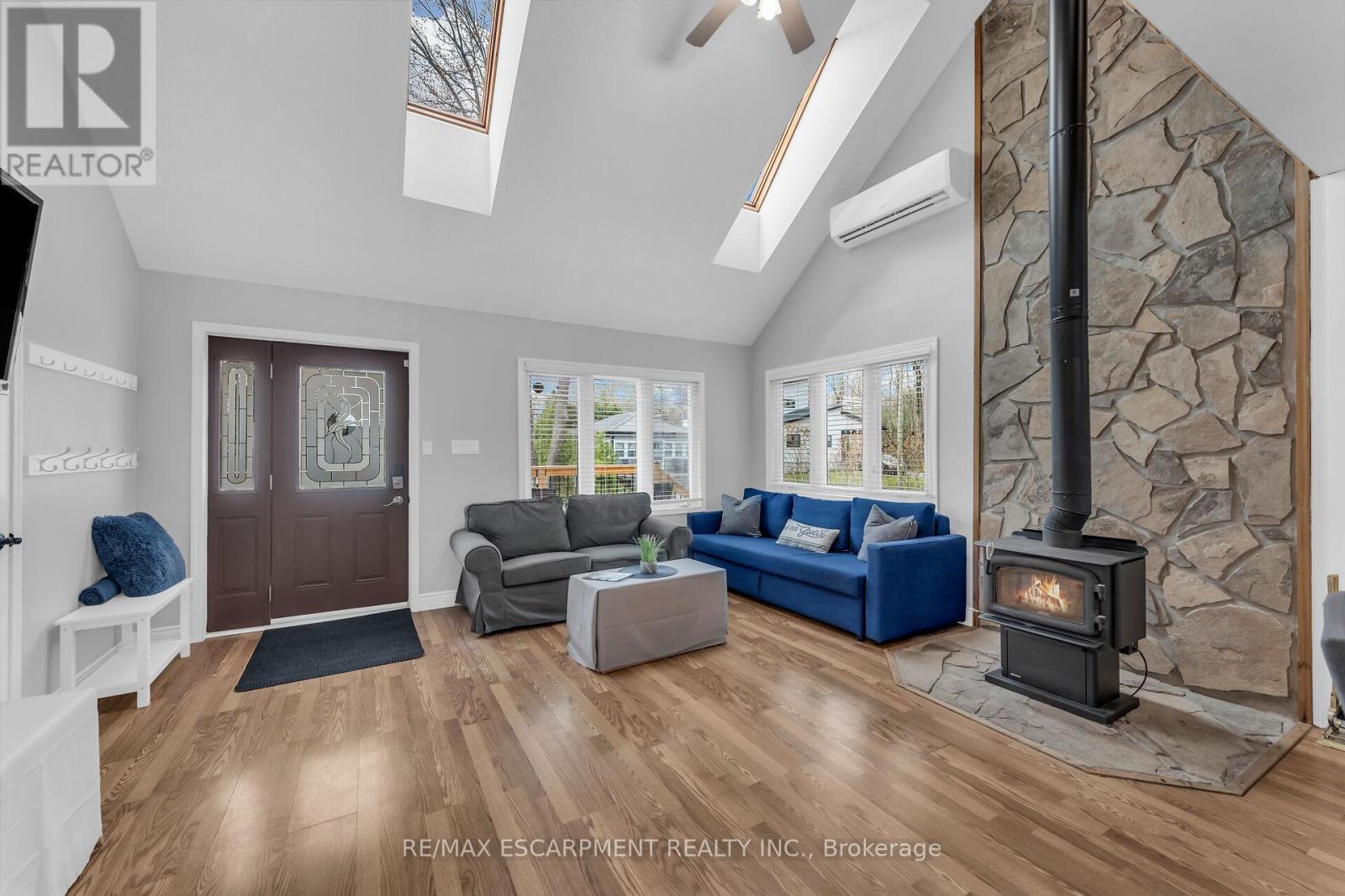 7 Landon Street, Norfolk, Ontario  N0E 1T0 - Photo 8 - X12055316