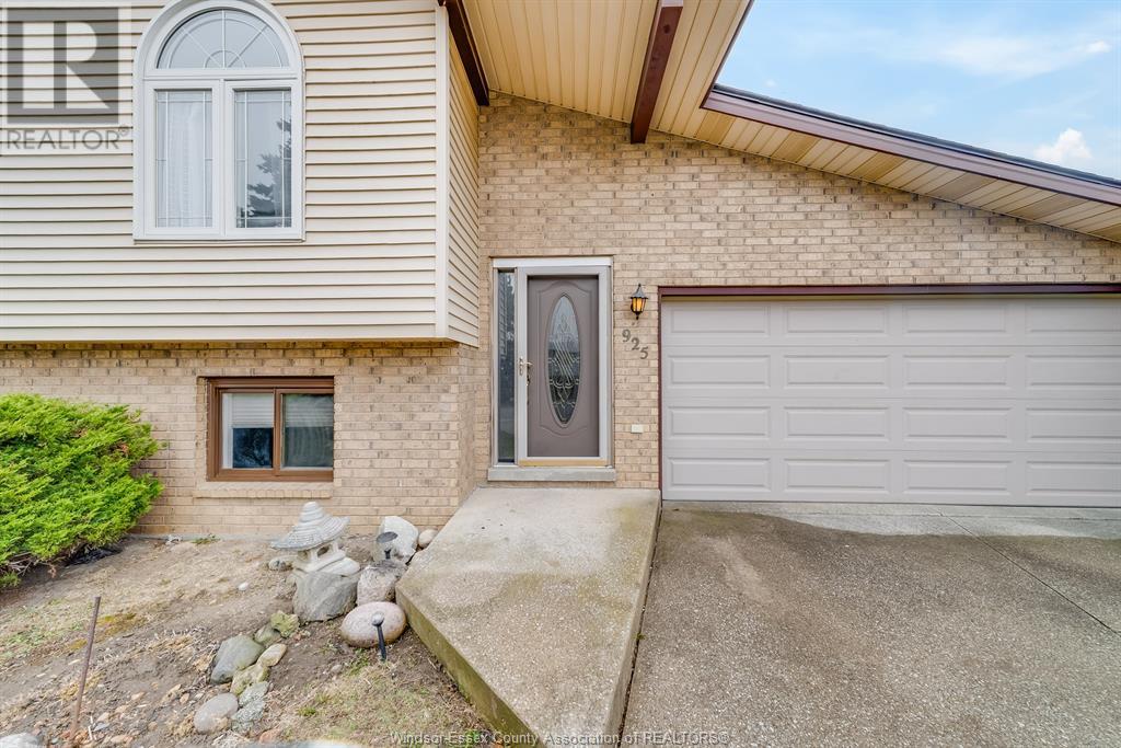 Property at 925 ELMGATE CRESCENT image 4