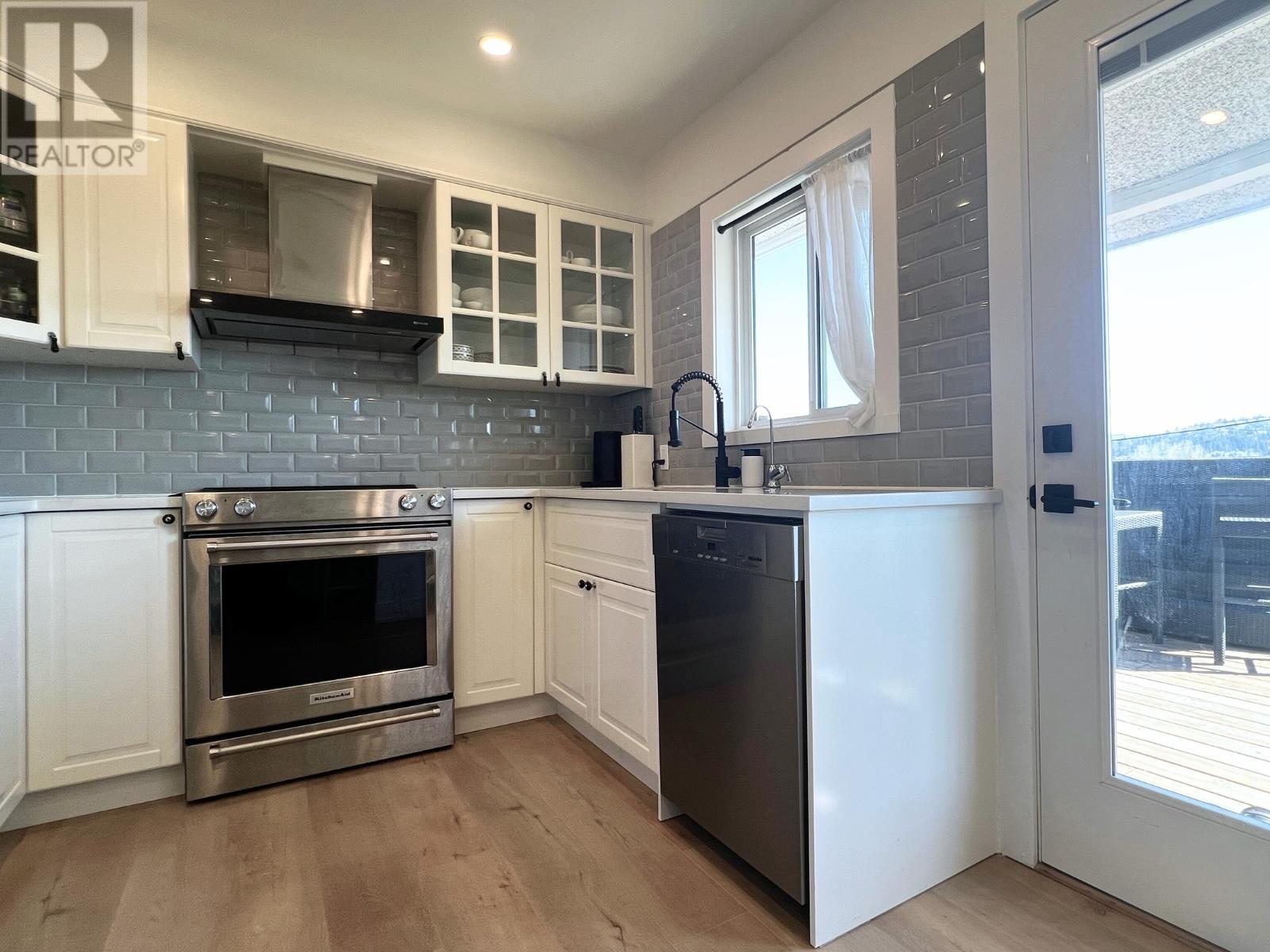 1070 Stratford Avenue, Burnaby, British Columbia  V5B 3X8 - Photo 9 - R2983812