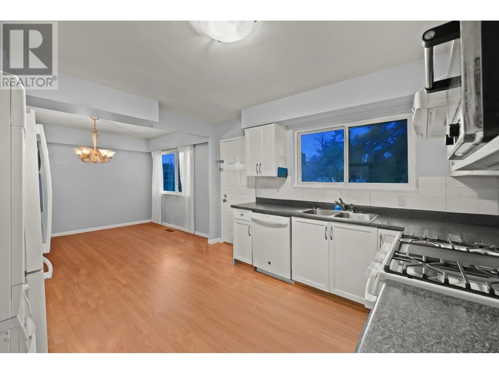 3949 Sefton Street, Port Coquitlam, British Columbia  V3B 3S2 - Photo 10 - R2984890