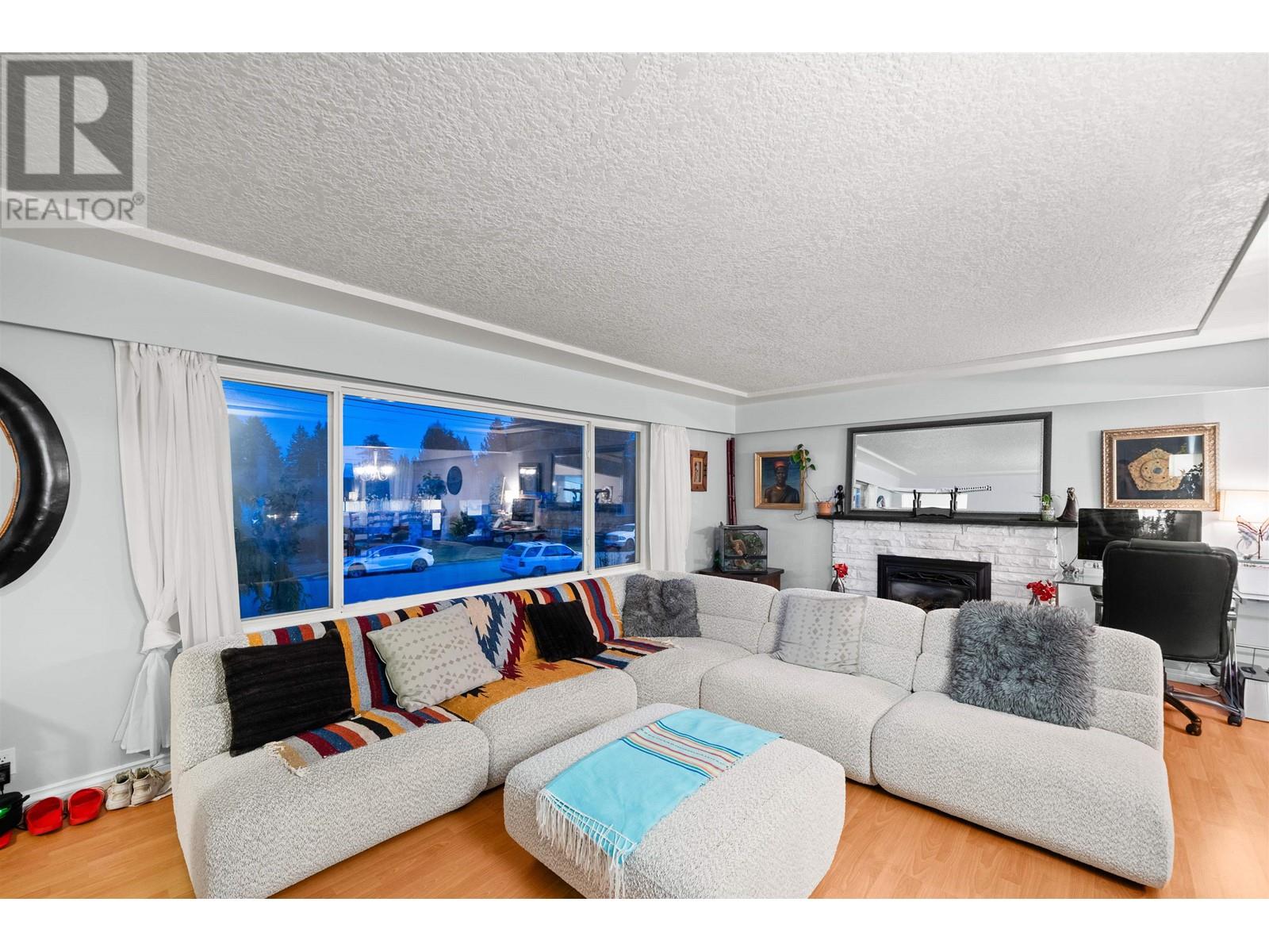 3949 Sefton Street, Port Coquitlam, British Columbia  V3B 3S2 - Photo 5 - R2984890