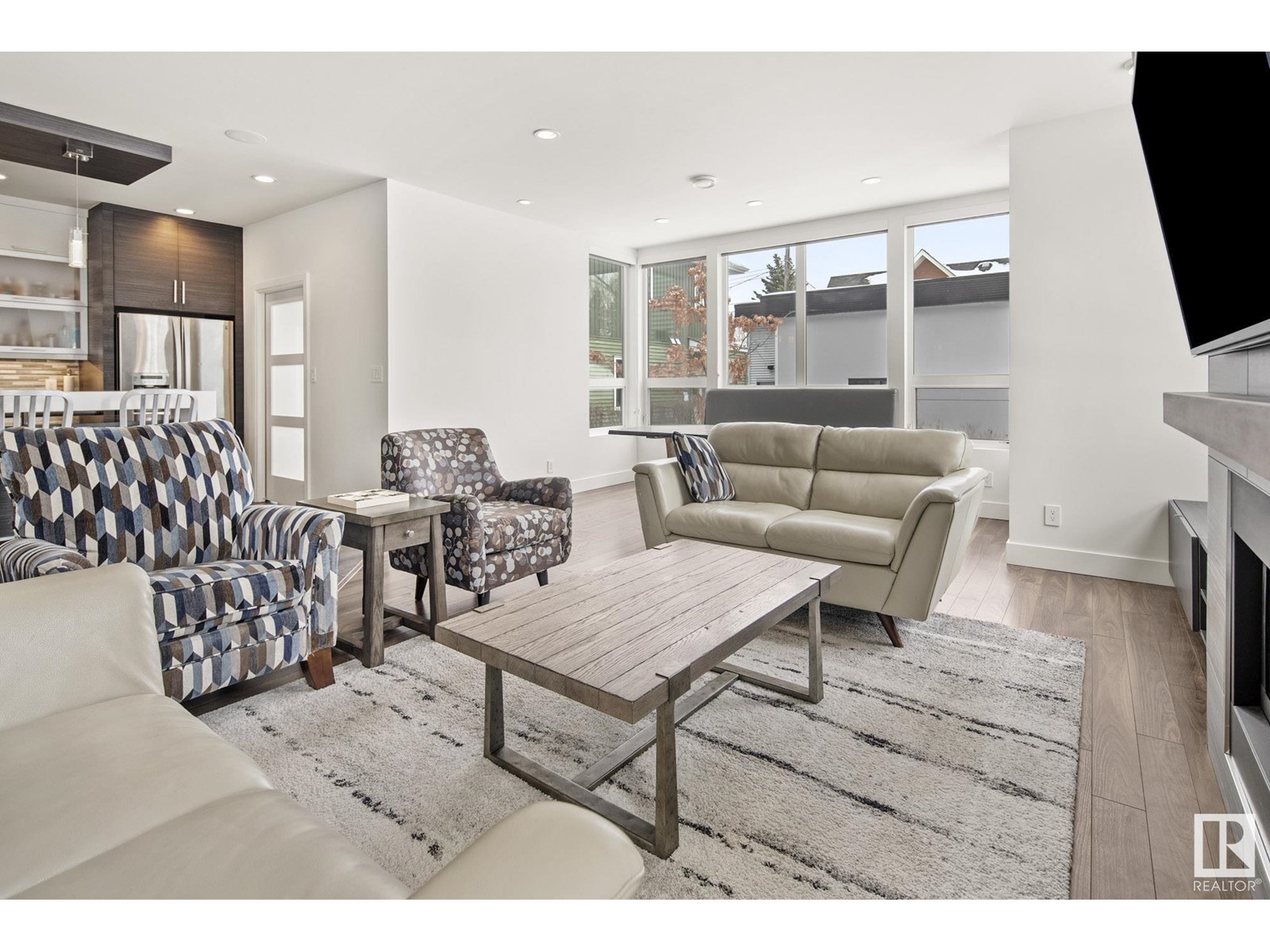 Property at 9303 94 ST NW image 3