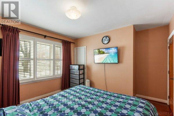 70 Lovilla Boulevard, Toronto, Ontario  M9M 1V5 - Photo 14 - W12055373