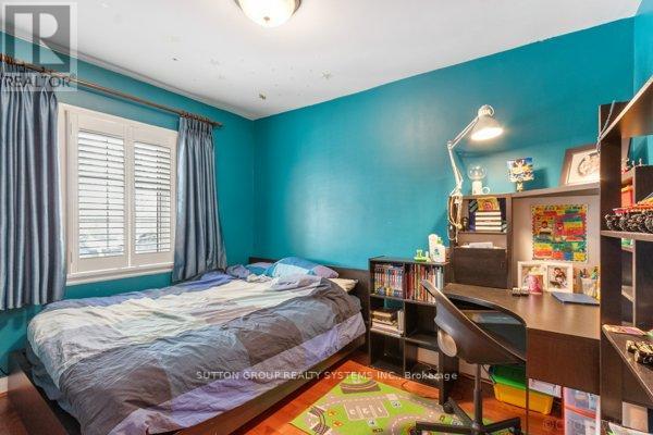 70 Lovilla Boulevard, Toronto, Ontario  M9M 1V5 - Photo 16 - W12055373