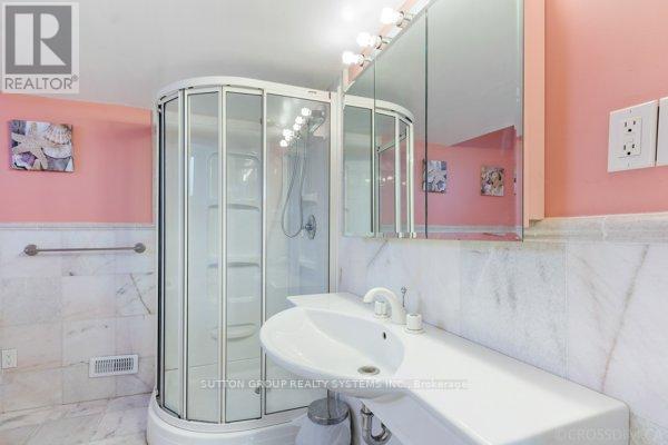 70 Lovilla Boulevard, Toronto, Ontario  M9M 1V5 - Photo 21 - W12055373