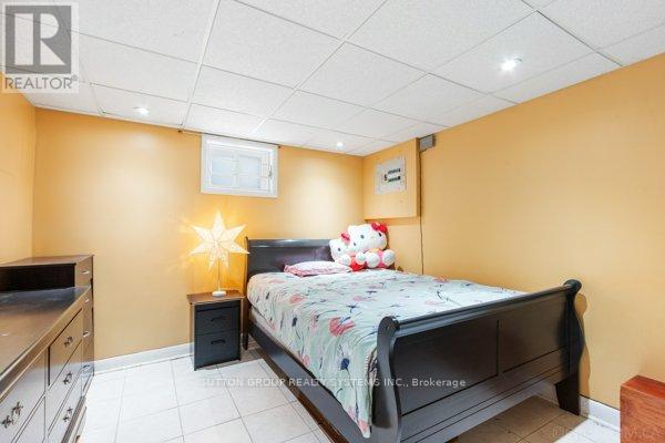 70 Lovilla Boulevard, Toronto, Ontario  M9M 1V5 - Photo 24 - W12055373