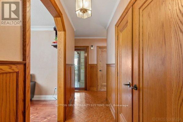 70 Lovilla Boulevard, Toronto, Ontario  M9M 1V5 - Photo 4 - W12055373