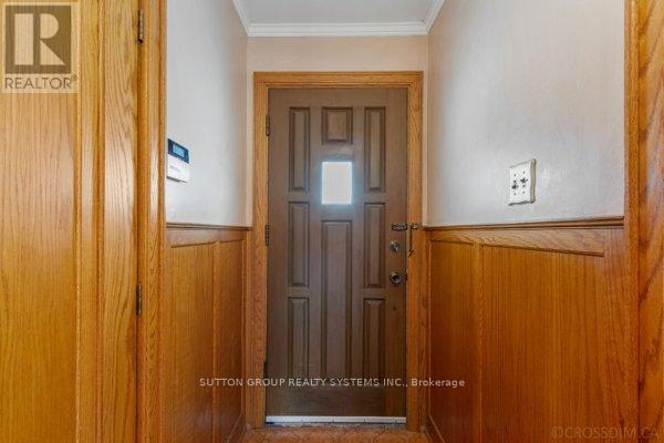 70 Lovilla Boulevard, Toronto, Ontario  M9M 1V5 - Photo 5 - W12055373