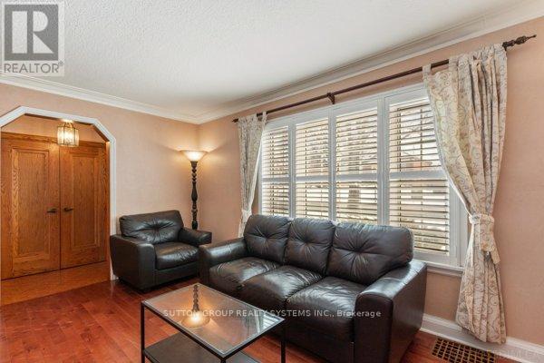 70 Lovilla Boulevard, Toronto, Ontario  M9M 1V5 - Photo 8 - W12055373