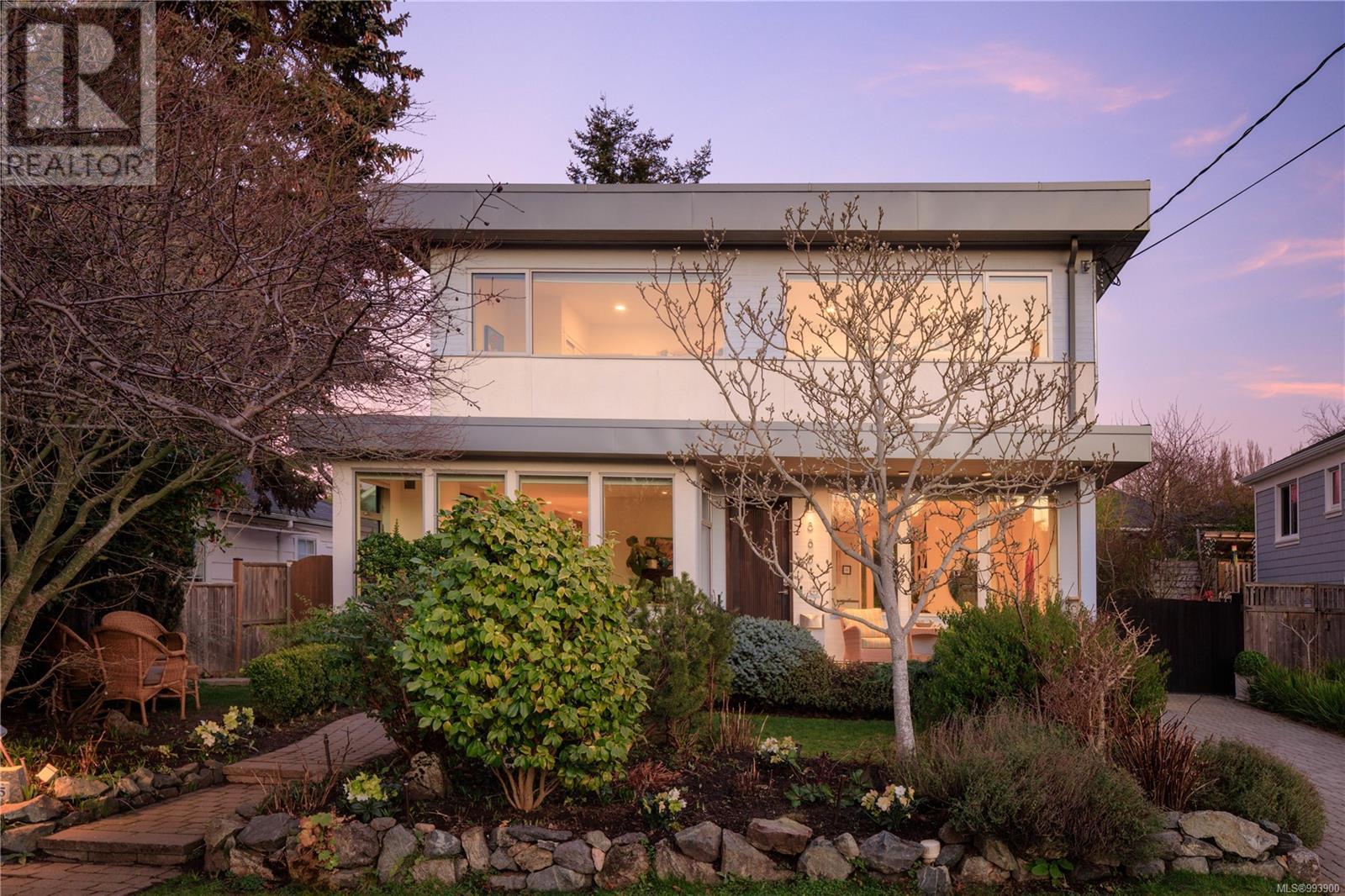 Property at 885 Linkleas Ave image 1