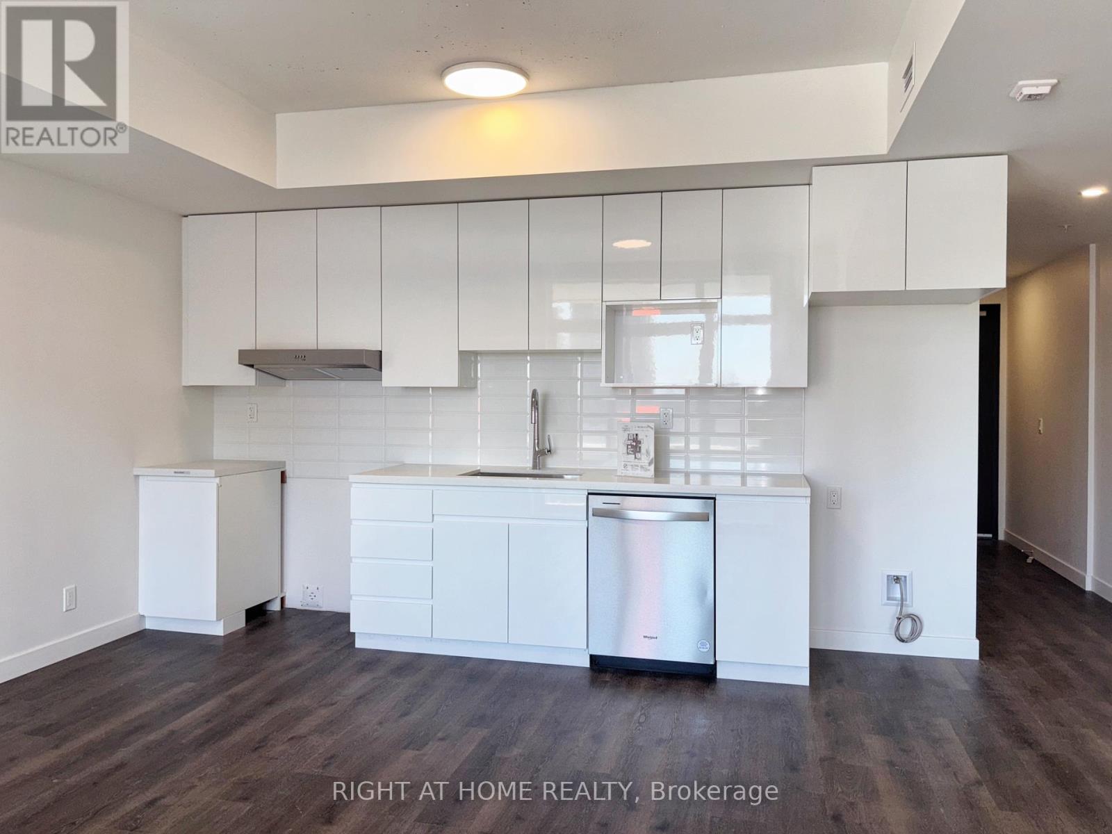 305 - 399 Winston Avenue, Ottawa, Ontario  K2A 1Y8 - Photo 11 - X12030411