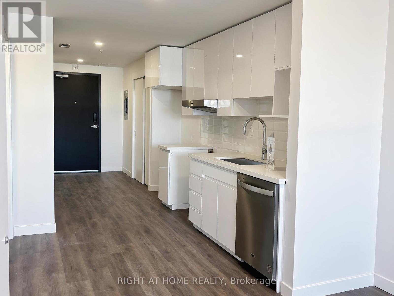 305 - 399 Winston Avenue, Ottawa, Ontario  K2A 1Y8 - Photo 12 - X12030411