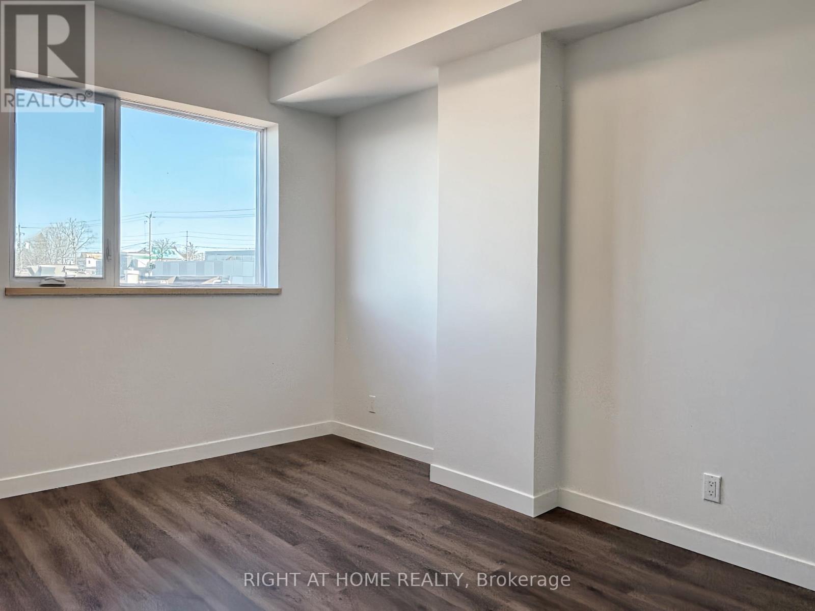 305 - 399 Winston Avenue, Ottawa, Ontario  K2A 1Y8 - Photo 13 - X12030411