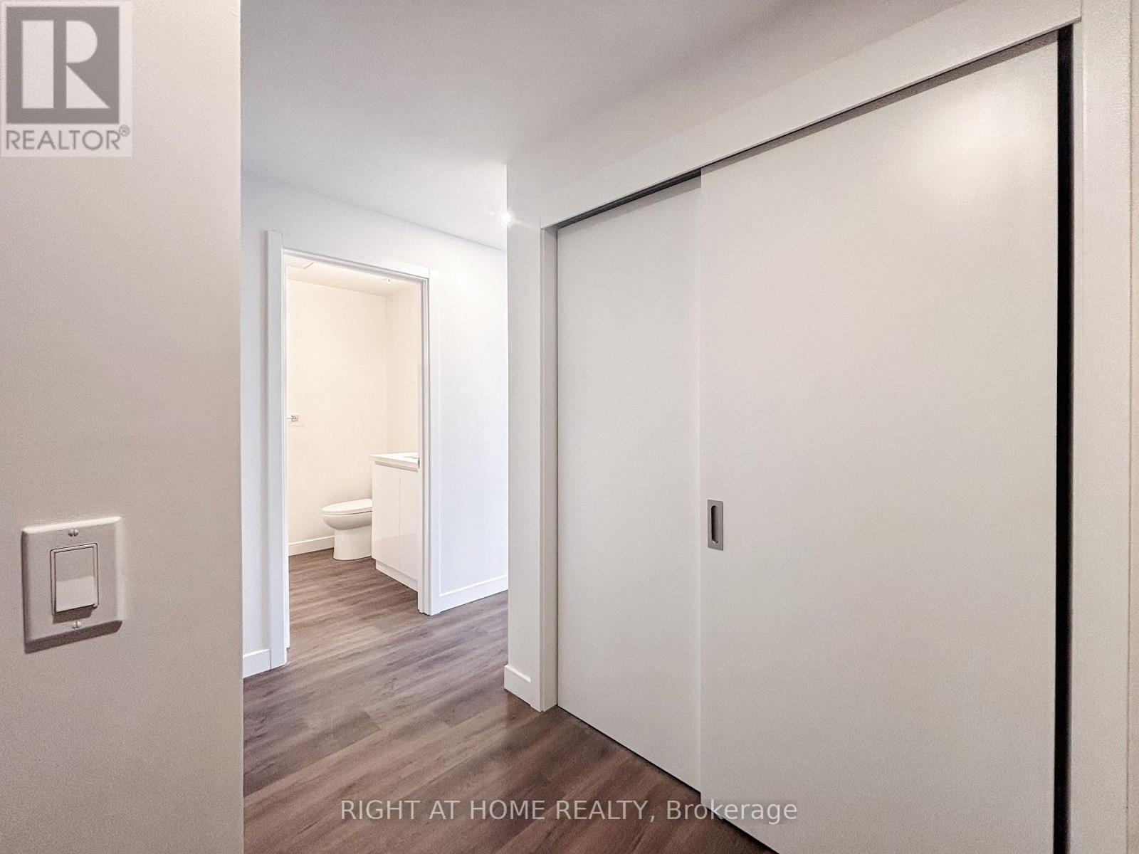 305 - 399 Winston Avenue, Ottawa, Ontario  K2A 1Y8 - Photo 3 - X12030411