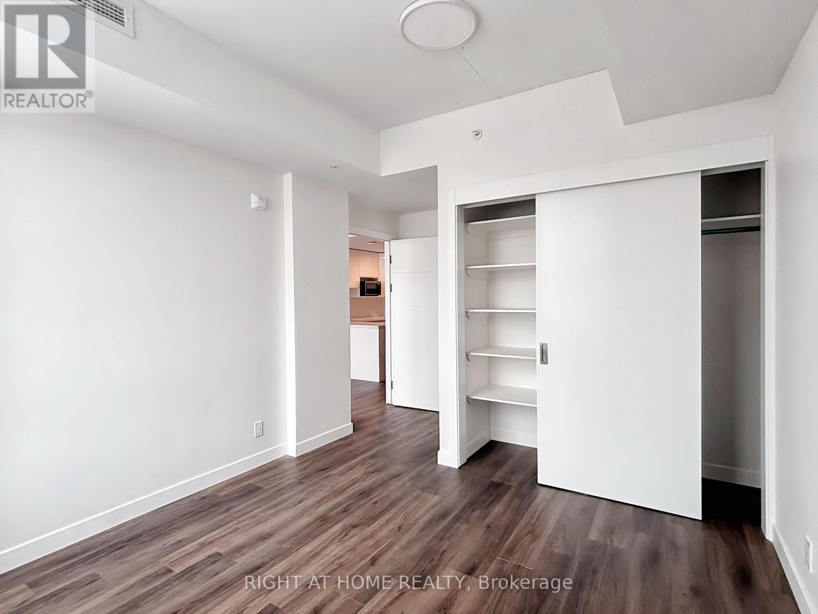 305 - 399 Winston Avenue, Ottawa, Ontario  K2A 1Y8 - Photo 6 - X12030411