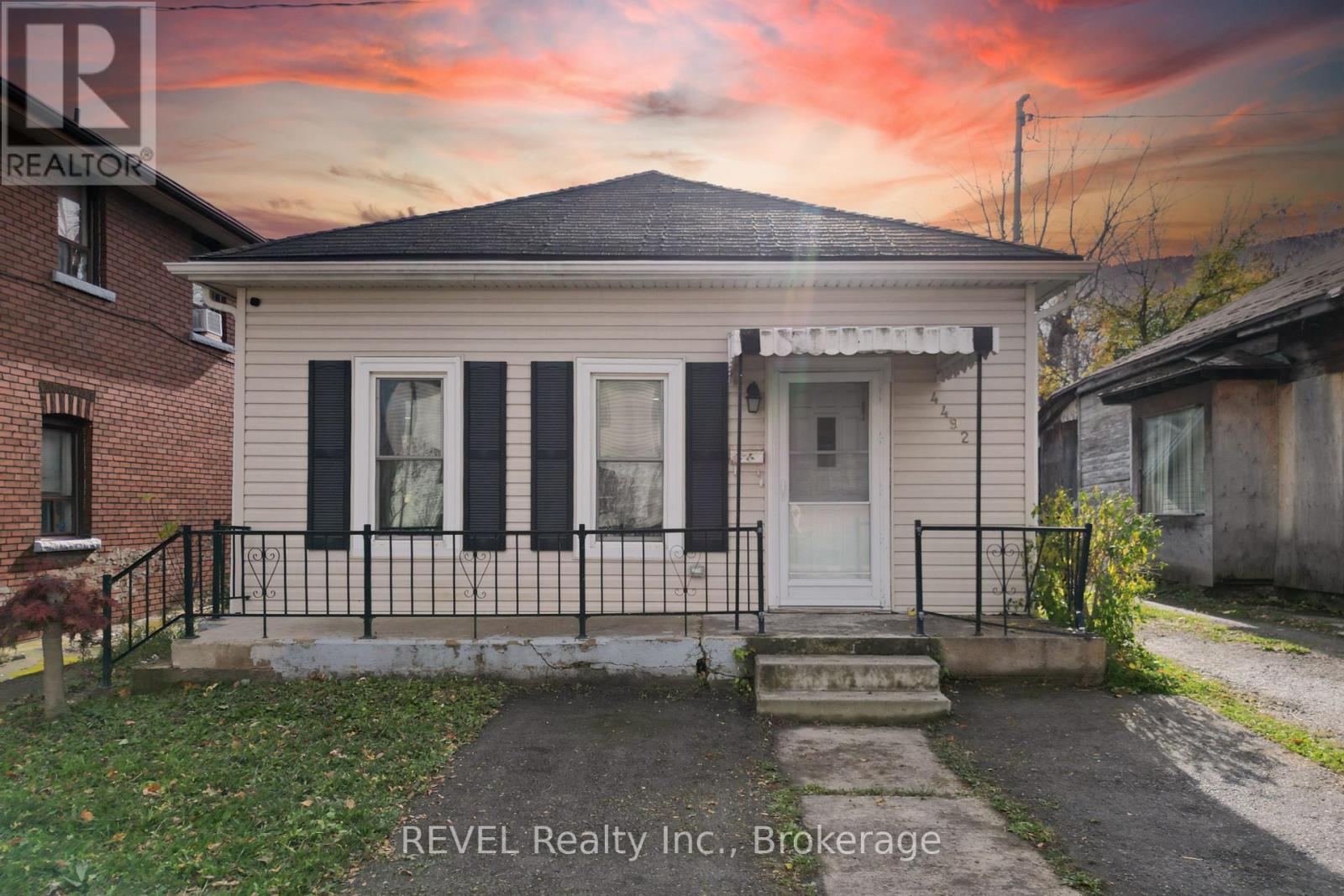 Property at 4492 MORRISON STREET image 3