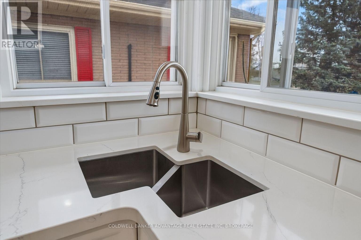 9 Meadowvale Drive, St. Catharines (Lakeport), Ontario  L2N 3Z6 - Photo 15 - X12055441