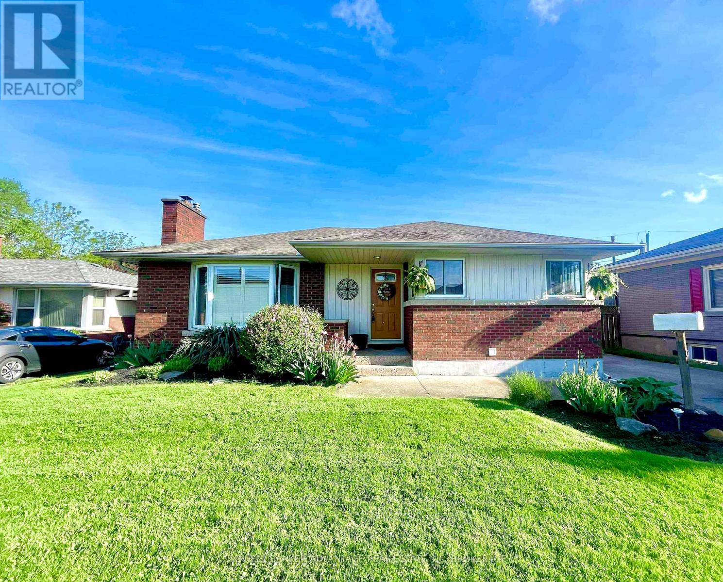 Property at 9 MEADOWVALE DRIVE image 2